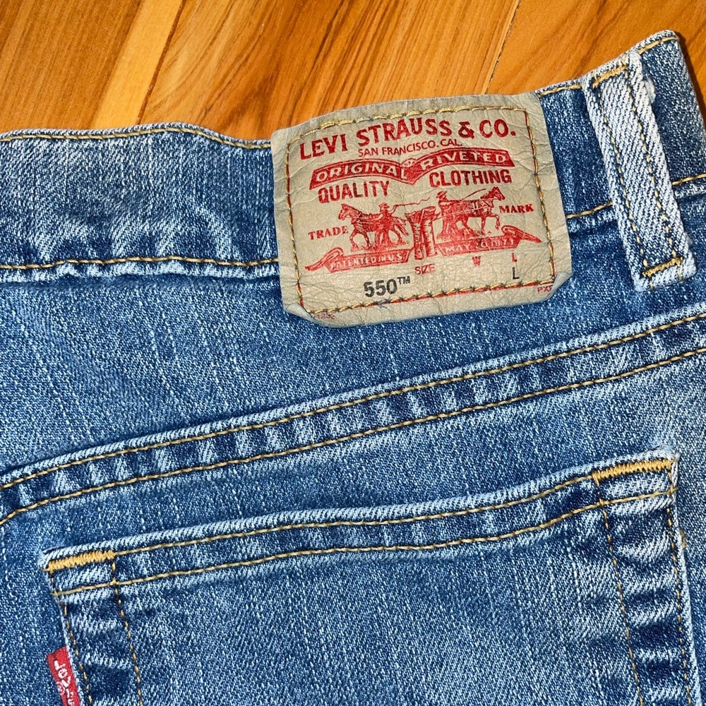 Levi’s Classic Relaxed Tapered Medium Wash Jeans - Size 14L